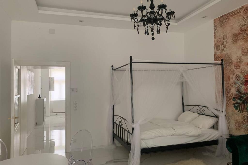 Cool City Center Apt. @ Metro And Shopping Street فيينا المظهر الخارجي الصورة