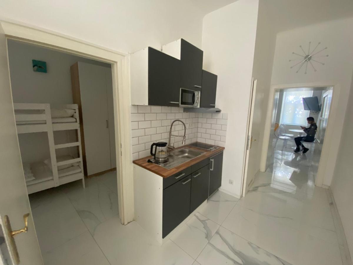 Cool City Center Apt. @ Metro And Shopping Street فيينا المظهر الخارجي الصورة